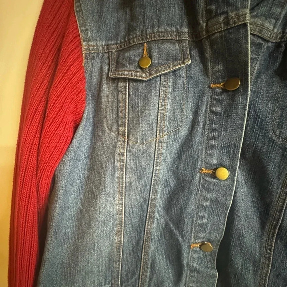 Analogy women’s Button up Jean Denim jacket with red knit sleeves size large - Picture 3 of 4